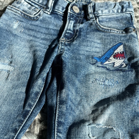 Baby Gap distressed shark jeans - Picture 4 of 5